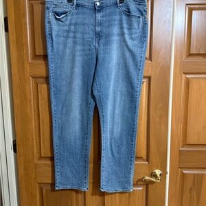 Women's Cropped Ankle Jeans in Medium Blue Wash. Inseam 29.